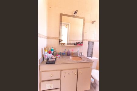 Casa à venda com 230m², 3 quartos e 3 vagasBanheiro Suíte 1