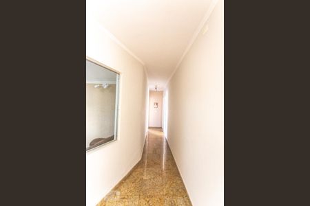 Casa à venda com 230m², 3 quartos e 3 vagasCorredor