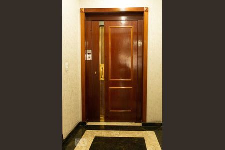 Apartamento à venda com 254m², 4 quartos e 4 vagas Apartamento à venda com 254m², 4 quartos e 4 vagasElevador privativo