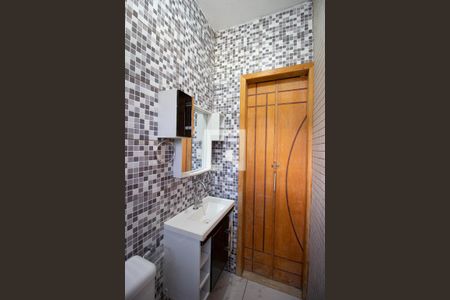 Casa à venda com 188m², 3 quartos e 2 vagasBanheiro 