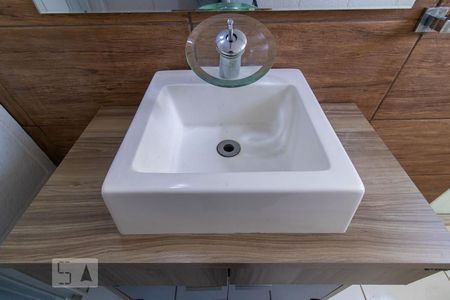 Apartamento à venda com 64m², 3 quartos e sem vaga Apartamento à venda com 64m², 3 quartos e sem vagaDetalhe do Banheiro