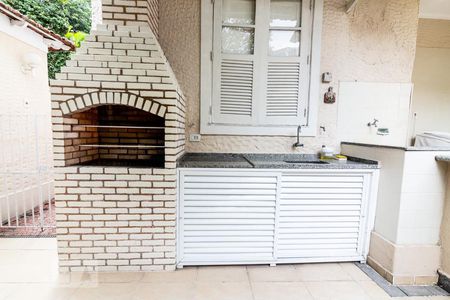 Casa à venda com 270m², 5 quartos e 1 vaga Casa à venda com 270m², 5 quartos e 1 vagaChurrasqueira