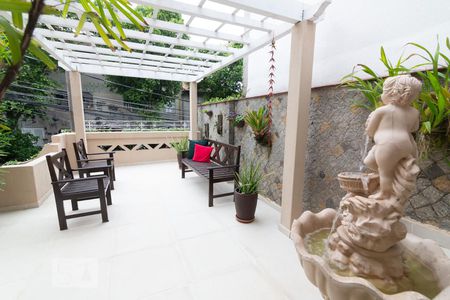 Casa à venda com 270m², 5 quartos e 1 vaga Casa à venda com 270m², 5 quartos e 1 vagaÁrea comum