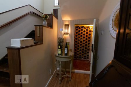 Casa à venda com 270m², 5 quartos e 1 vaga Casa à venda com 270m², 5 quartos e 1 vagaAdega