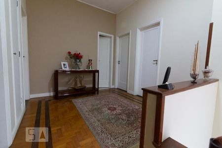 Casa à venda com 270m², 5 quartos e 1 vaga Casa à venda com 270m², 5 quartos e 1 vagaCorredor