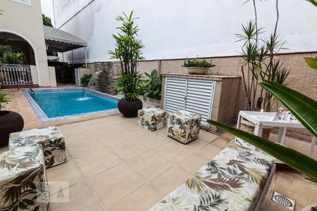 Casa à venda com 270m², 5 quartos e 1 vaga Casa à venda com 270m², 5 quartos e 1 vagaPiscina