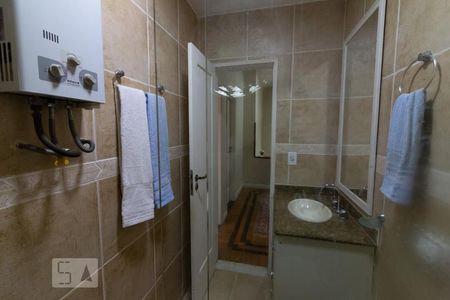 Casa à venda com 270m², 5 quartos e 1 vaga Casa à venda com 270m², 5 quartos e 1 vagaBanheiro