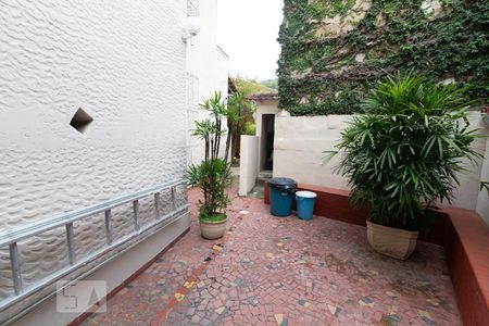 Casa à venda com 270m², 5 quartos e 1 vaga Casa à venda com 270m², 5 quartos e 1 vagaÁrea comum