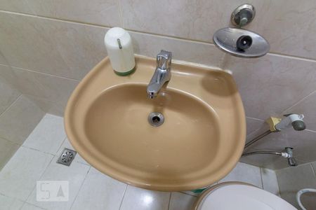 Casa à venda com 270m², 5 quartos e 1 vaga Casa à venda com 270m², 5 quartos e 1 vagaBanheiro de Serviço