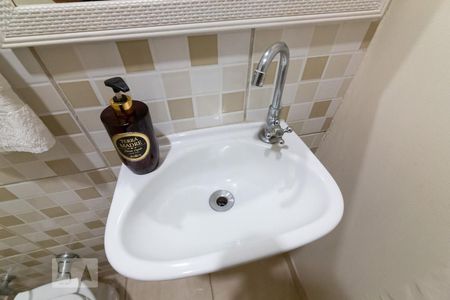 Casa à venda com 270m², 5 quartos e 1 vaga Casa à venda com 270m², 5 quartos e 1 vagaLavabo