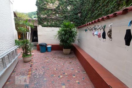 Casa à venda com 270m², 5 quartos e 1 vaga Casa à venda com 270m², 5 quartos e 1 vagaÁrea comum