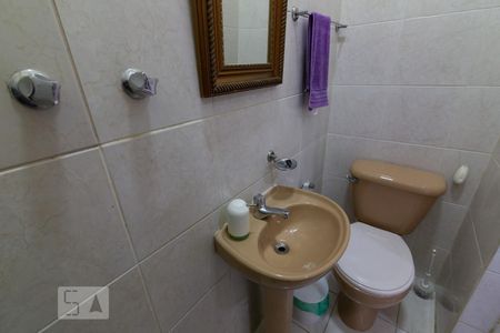 Casa à venda com 270m², 5 quartos e 1 vaga Casa à venda com 270m², 5 quartos e 1 vagaBanheiro de Serviço