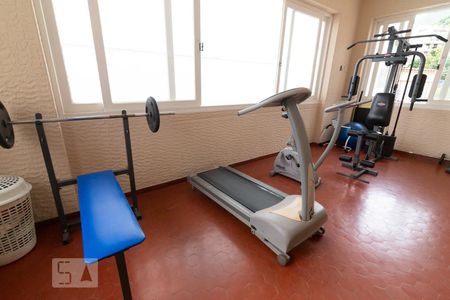 Casa à venda com 270m², 5 quartos e 1 vaga Casa à venda com 270m², 5 quartos e 1 vagaAcademia