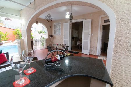 Casa à venda com 270m², 5 quartos e 1 vaga Casa à venda com 270m², 5 quartos e 1 vagaEspaço Gourmet