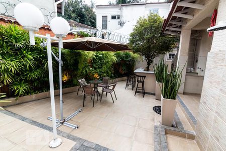 Casa à venda com 270m², 5 quartos e 1 vaga Casa à venda com 270m², 5 quartos e 1 vagaChurrasqueira