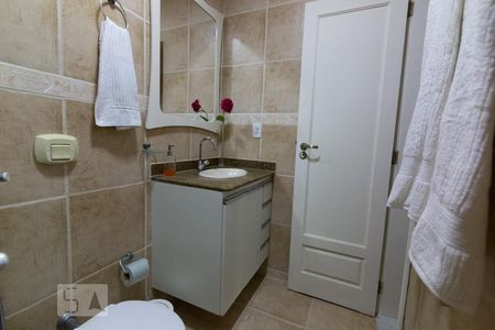 Casa à venda com 270m², 5 quartos e 1 vaga Casa à venda com 270m², 5 quartos e 1 vagaBanheiro da Suíte