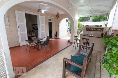 Casa à venda com 270m², 5 quartos e 1 vaga Casa à venda com 270m², 5 quartos e 1 vagaEspaço Gourmet