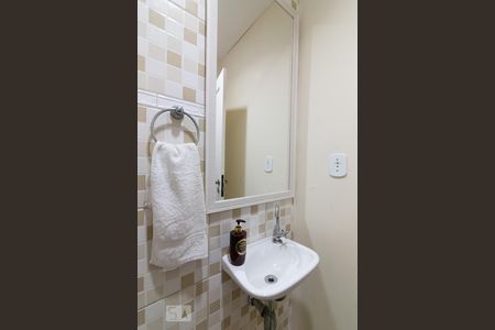 Casa à venda com 270m², 5 quartos e 1 vaga Casa à venda com 270m², 5 quartos e 1 vagaLavabo