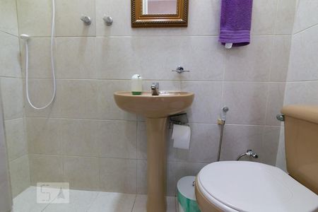 Casa à venda com 270m², 5 quartos e 1 vaga Casa à venda com 270m², 5 quartos e 1 vagaBanheiro de Serviço