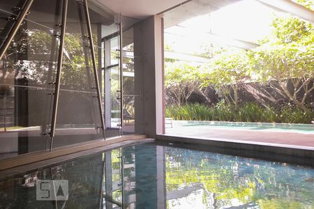 Apartamento à venda com 67m², 1 quarto e 2 vagas Apartamento à venda com 67m², 1 quarto e 2 vagasÁrea comum - Piscina