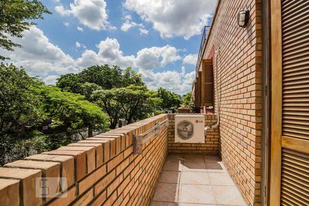 Casa de condomínio à venda com 220m², 3 quartos e 2 vagas Casa de condomínio à venda com 220m², 3 quartos e 2 vagasSacada