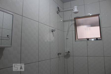 banheiro de casa para alugar com 1 quarto, 20m² em Vila Araguaia, São Paulo