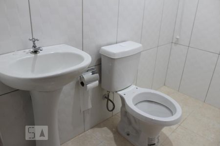 Banheiro - Torneira de casa para alugar com 1 quarto, 20m² em Vila Araguaia, São Paulo