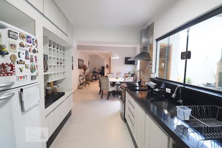 Casa à venda com 170m², 3 quartos e 2 vagasCozinha