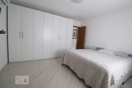 Casa à venda com 170m², 3 quartos e 2 vagasSuíte 1