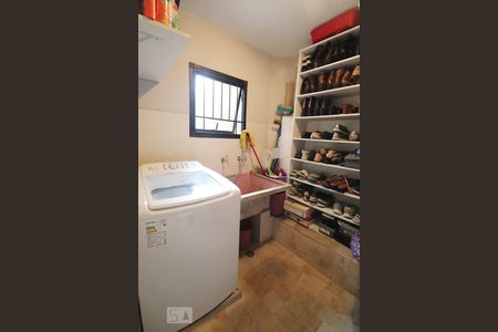 Casa à venda com 170m², 3 quartos e 2 vagasÁrea de Serviço