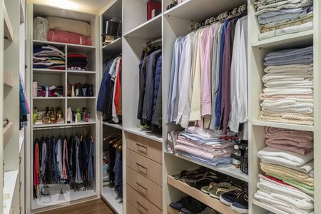 Casa à venda com 232m², 3 quartos e 2 vagas Casa à venda com 232m², 3 quartos e 2 vagasCloset do Quarto 3