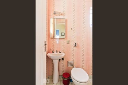 Casa para alugar com 160m², 6 quartos e 6 vagas Casa para alugar com 160m², 6 quartos e 6 vagasBanheiro