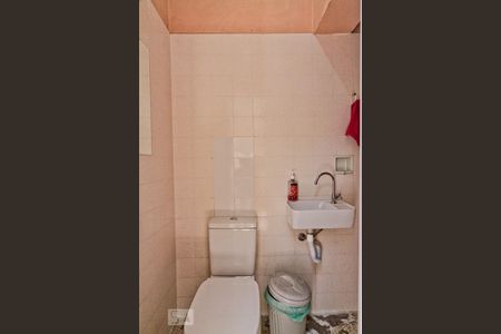 Casa para alugar com 160m², 6 quartos e 6 vagas Casa para alugar com 160m², 6 quartos e 6 vagasBanheiro de Serviço