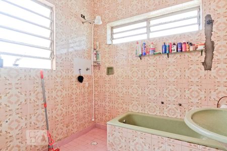 Casa para alugar com 160m², 6 quartos e 6 vagas Casa para alugar com 160m², 6 quartos e 6 vagasBanheiro da Suíte 2