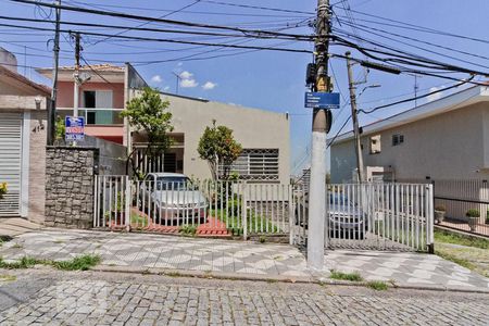 Casa para alugar com 160m², 6 quartos e 6 vagas Casa para alugar com 160m², 6 quartos e 6 vagasFachada