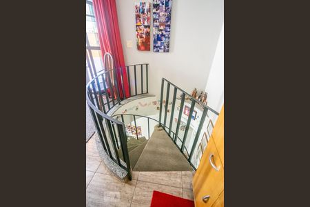 Apartamento à venda com 168m², 3 quartos e 3 vagas Apartamento à venda com 168m², 3 quartos e 3 vagasEscadas