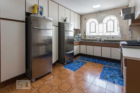 Casa à venda com 320m², 4 quartos e 4 vagas Casa à venda com 320m², 4 quartos e 4 vagasCozinha