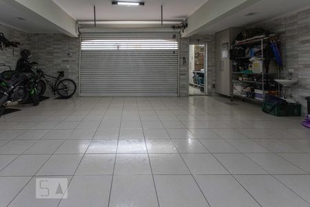 Casa à venda com 320m², 4 quartos e 4 vagas Casa à venda com 320m², 4 quartos e 4 vagasGaragem