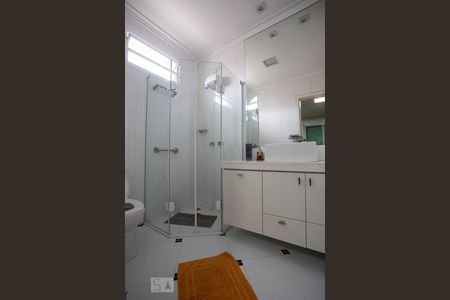 Casa à venda com 320m², 4 quartos e 4 vagas Casa à venda com 320m², 4 quartos e 4 vagasBanheiro 4 Suite 3