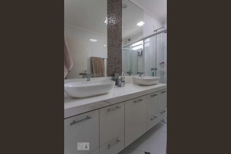 Casa à venda com 320m², 4 quartos e 4 vagas Casa à venda com 320m², 4 quartos e 4 vagasBanheiro 1 Suite 1