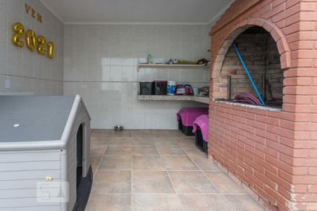 Casa à venda com 320m², 4 quartos e 4 vagas Casa à venda com 320m², 4 quartos e 4 vagasÁrea comum - Churrasqueira