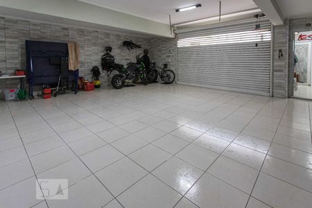 Casa à venda com 320m², 4 quartos e 4 vagas Casa à venda com 320m², 4 quartos e 4 vagasGaragem