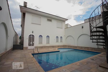 Casa à venda com 320m², 4 quartos e 4 vagas Casa à venda com 320m², 4 quartos e 4 vagasPiscina