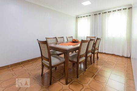 Casa à venda com 320m², 4 quartos e 4 vagas Casa à venda com 320m², 4 quartos e 4 vagasSala de Jantar