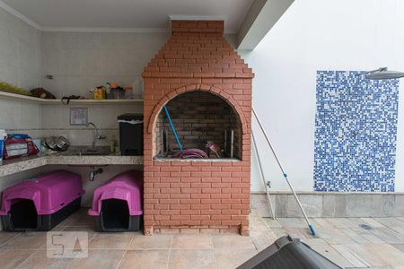 Casa à venda com 320m², 4 quartos e 4 vagas Casa à venda com 320m², 4 quartos e 4 vagasÁrea comum - Churrasqueira