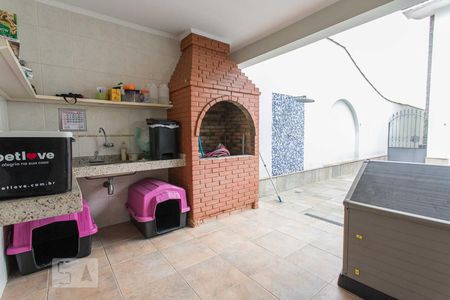 Casa à venda com 320m², 4 quartos e 4 vagas Casa à venda com 320m², 4 quartos e 4 vagasÁrea comum - Churrasqueira