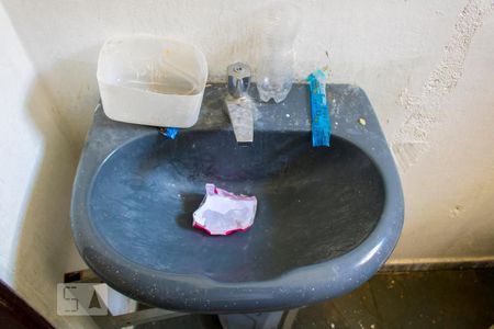 Detalhe do banheiro de kitnet/studio para alugar com 1 quarto, 50m² em Vila Camilópolis, Santo André