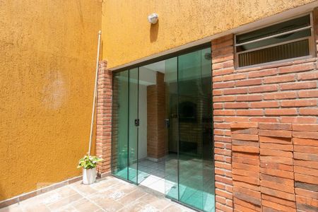 Casa à venda com 120m², 2 quartos e 2 vagas Casa à venda com 120m², 2 quartos e 2 vagasChurrasqueira