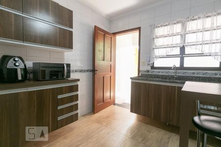 Casa à venda com 120m², 2 quartos e 2 vagas Casa à venda com 120m², 2 quartos e 2 vagasCozinha