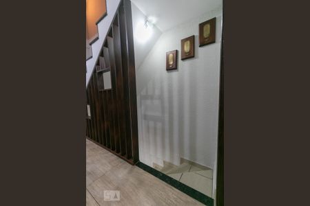 Casa à venda com 120m², 2 quartos e 2 vagas Casa à venda com 120m², 2 quartos e 2 vagasEscadas